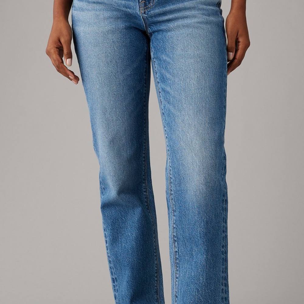 American Eagle Outfitters Classic Medium Blue Straight-Leg Jeans